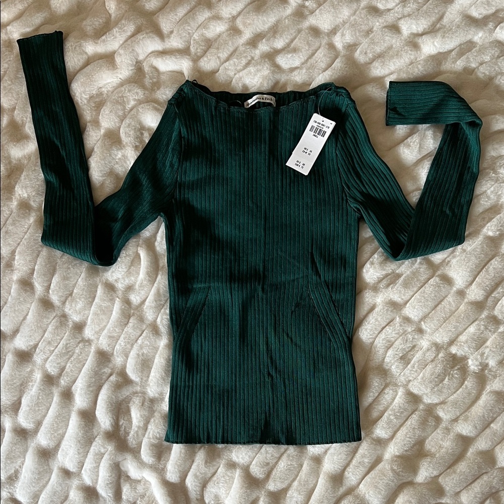 Abercrombie & Fitch Dark Green Off-the-Shoulder Sweater